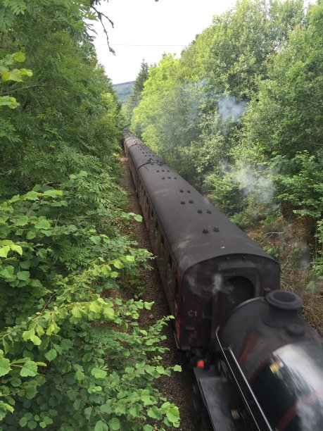 苏格兰正在运行的火车图片下载