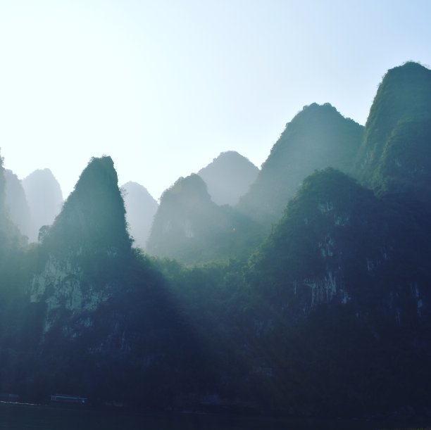 清晨的群山图片下载