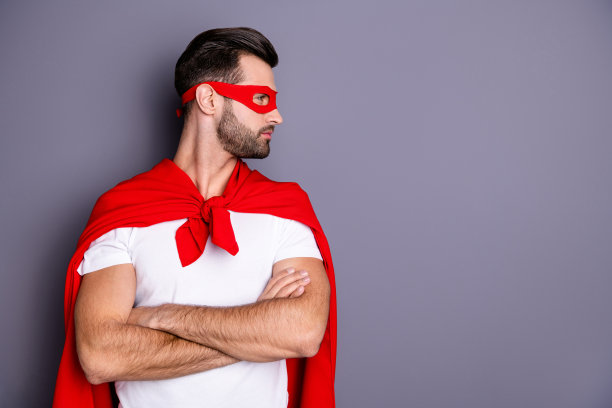 他的肖像，他好看的，有吸引力的，酷的内容，男子气概，男子气概，野蛮的，坦率的，留胡子的家伙准备拯救生活的生活方式，看一边孤立在灰色柔和的背景图片下载