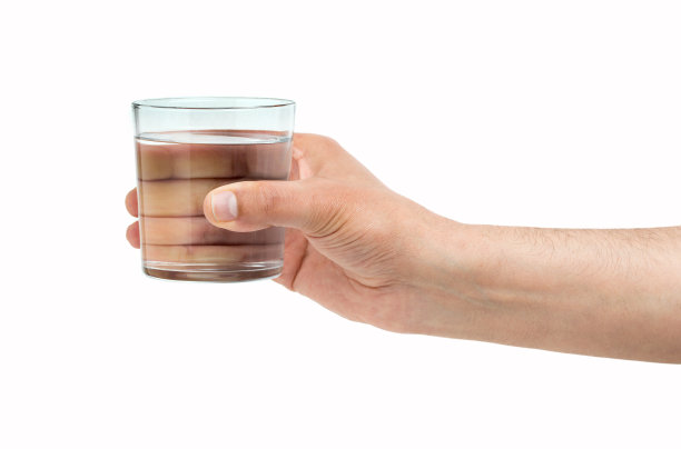 手握水杯图片下载