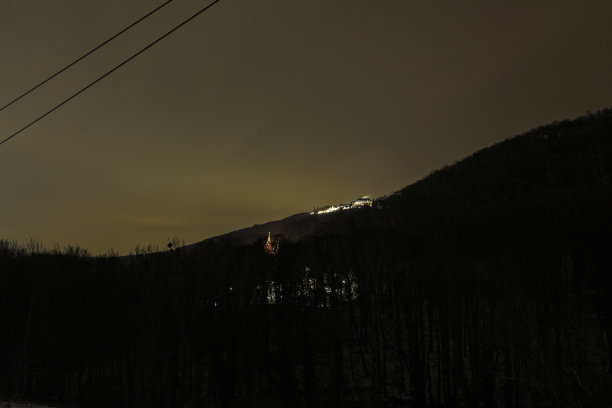 夜在山与灯图片下载
