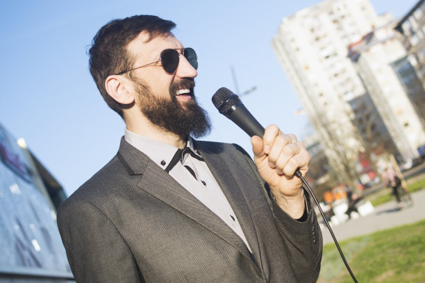 电视记者的新闻播音员图片下载