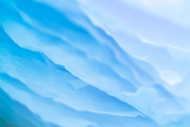 蓝色的纸层背景模糊了海浪的效果图片下载