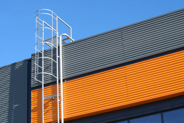 墙上有金属防火梯图片下载