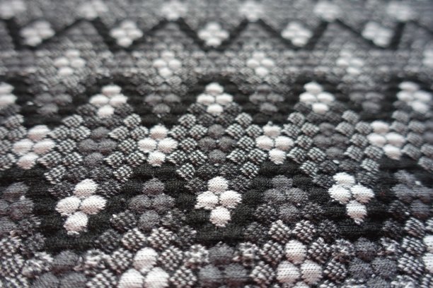 宏观厚灰色棉织物与几何图案图片下载