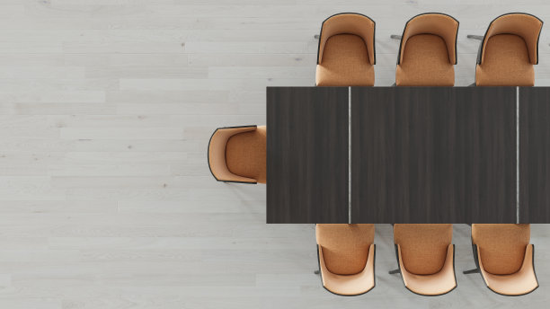 长方形木桌和橙色亚麻椅子的一部分图片下载