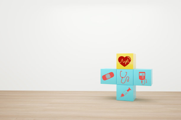 健康和医疗保险的最小概念概念，安排块颜色堆叠与图标医疗保健木质背景。图片下载