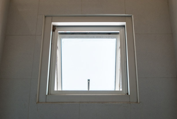 金属遮阳窗开了。图片下载