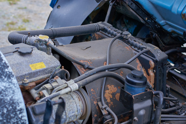 柴油发动机，卡车内部的零件和日本的特殊设备图片下载