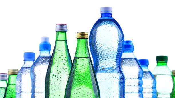 不同种类的矿泉水瓶子图片下载