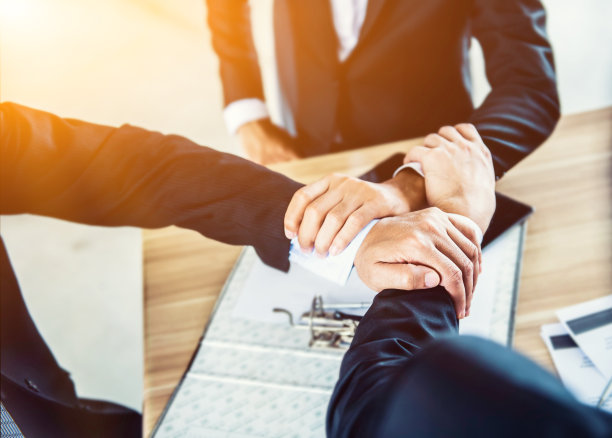 商务握手和团队合作以取得成功和实现目标图片下载