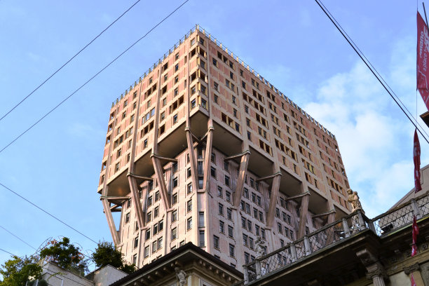 维拉斯卡大厦-米兰市中心的旧摩天大楼之一。图片下载