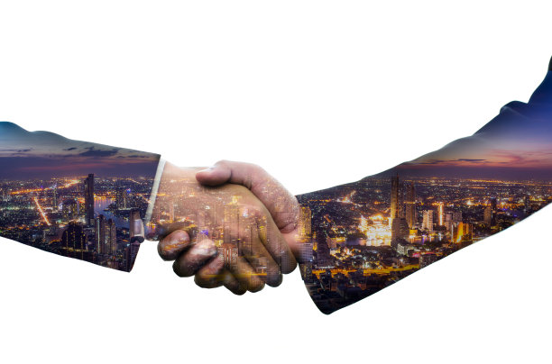 夜间城市背景下的商业握手双重曝光。团队合作理念，合作伙伴握手。图片下载