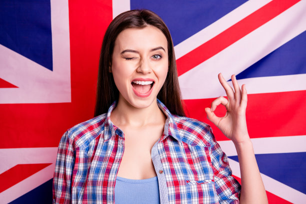 特写照片可爱的美丽的顽皮的好少年少年广告选择选择决定决定展示广告开朗的积极的时尚的格子衬衫孤立的旗帜英国有趣的时髦的人图片下载