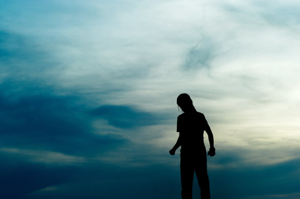 剪影的团队领导，团队合作和团队合作和愉快的剪影概念图片下载