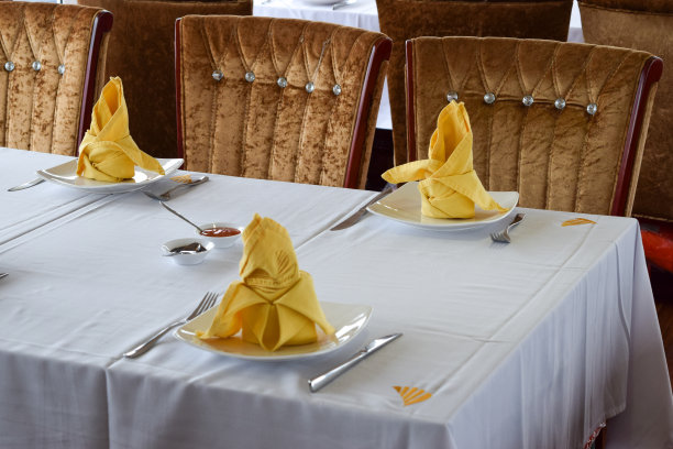 餐桌上图片下载