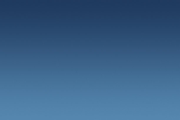 晴朗的天空在理想的夏季图片下载