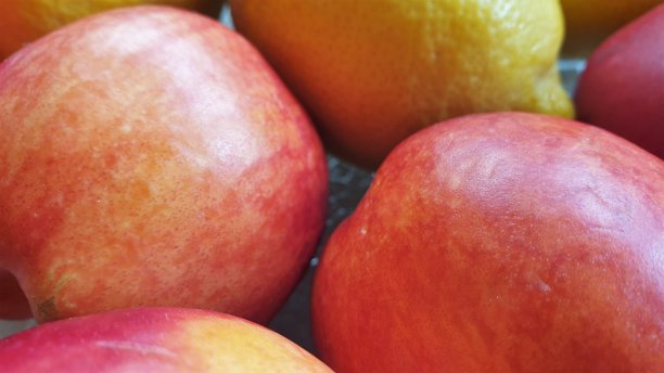 油桃和柠檬的特写图片下载