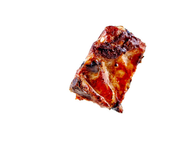 新鲜美味的猪肉烤照片在白色的背景图片下载