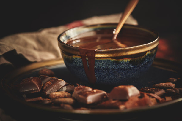 准备高质量的黑巧克力图片下载