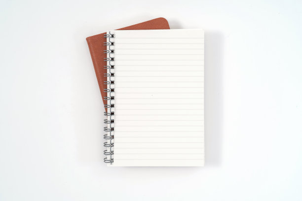 俯视图空白木色日记本和铅笔在白色的桌子上图片下载