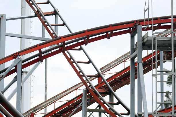 金属结构云霄飞车的结构细节图片下载