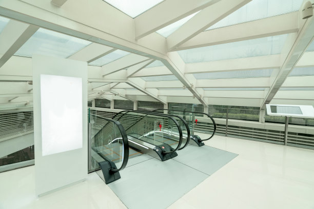 自动扶梯在商场里图片下载