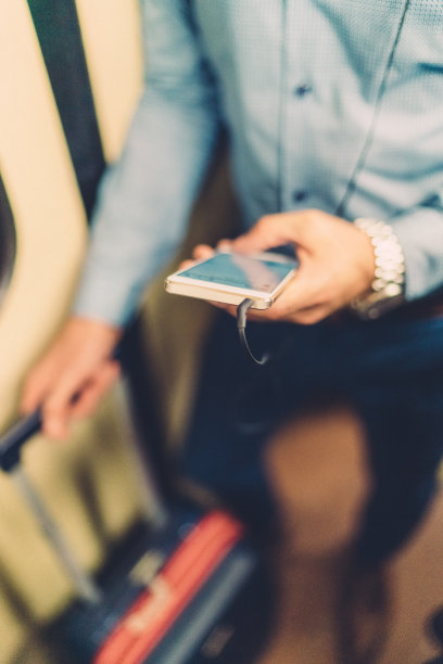 乘地铁旅行的商人图片下载