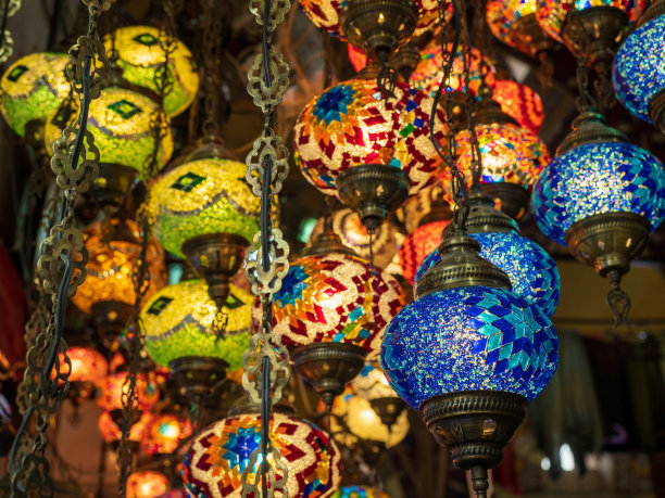 土耳其伊斯坦布尔大集市上的土耳其玻璃灯。图片下载