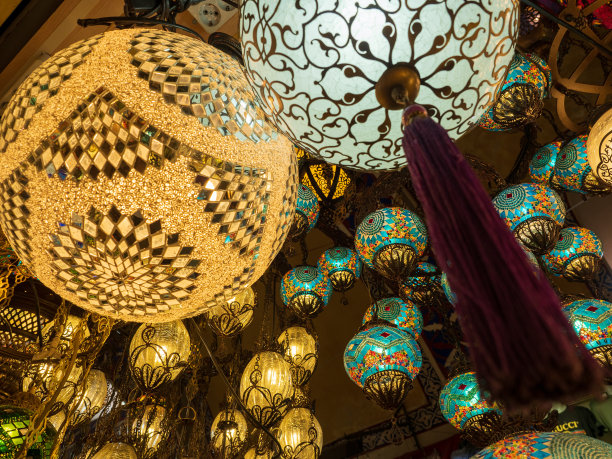 土耳其伊斯坦布尔大集市上的土耳其玻璃灯。图片下载