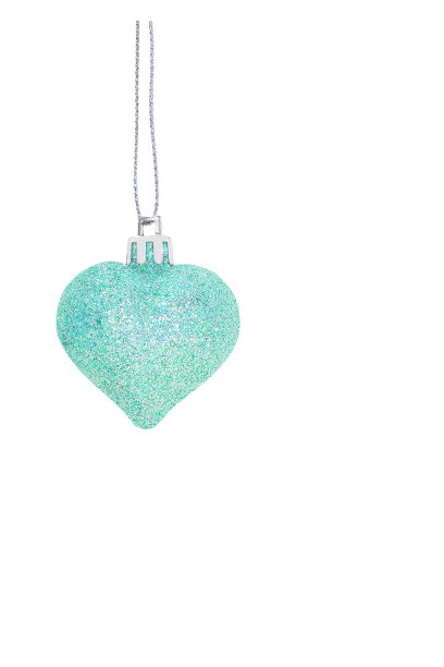 绿色的亮心作为圣诞装饰孤立在白色的背景图片下载