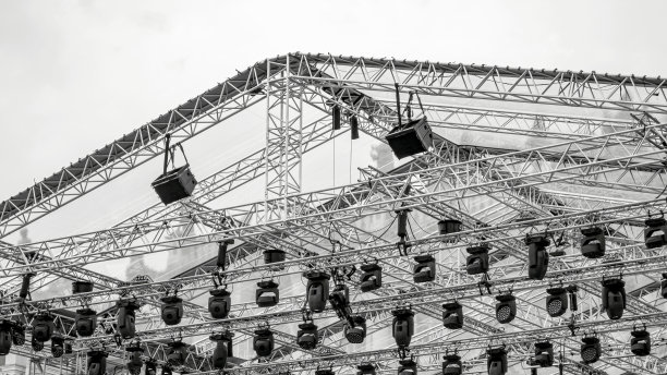 金属设计的风景灯图片下载