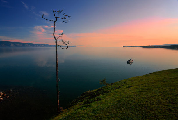 贝加尔湖小海海峡的日出图片下载