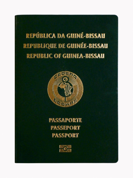 来自几内亚比绍的护照被隔离在白色背景上图片下载