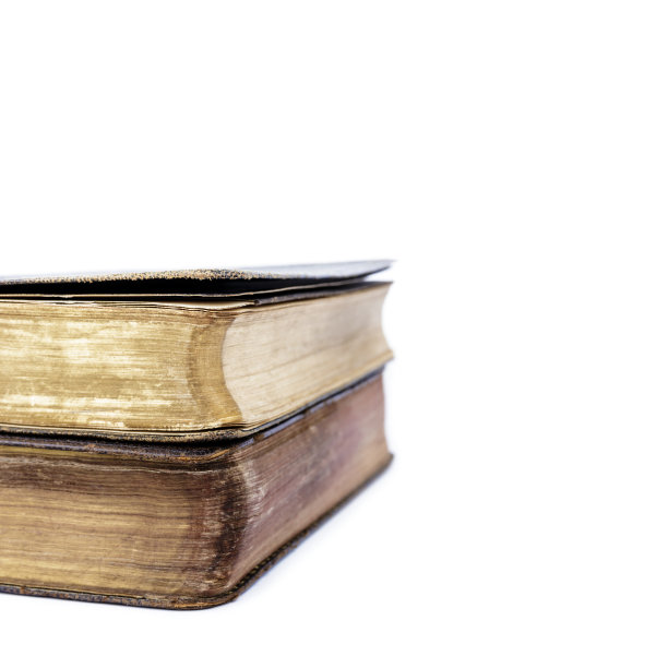 天主教堂的礼拜书在白色的孤立图片下载