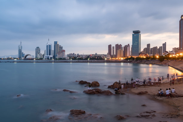 青岛城市滨海建筑景观夜景图片下载