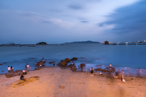 青岛城市滨海建筑景观夜景图片下载