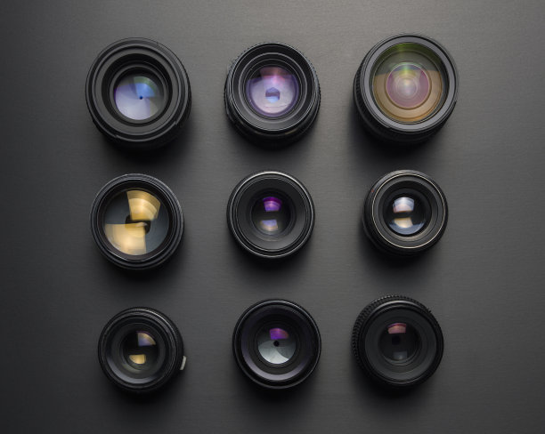 灰色背景的单反相机镜头图片下载