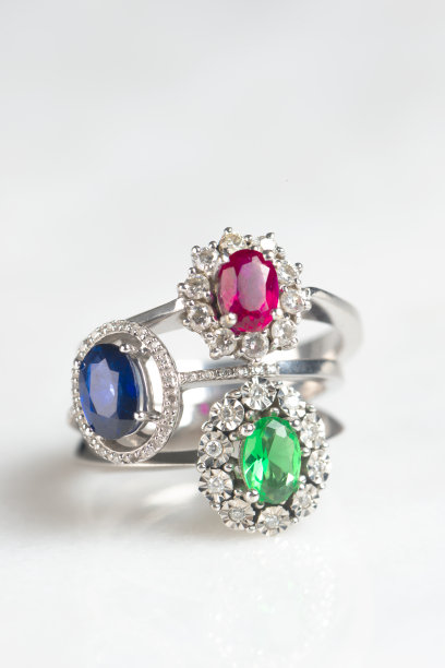 昂贵的戒指图片下载