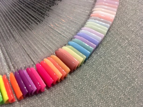 颜色调色板指甲油。一套彩色指甲油图片下载