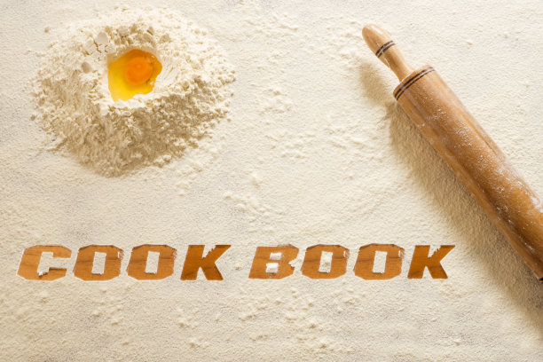 烹饪书概念，碎蛋黄和面粉图片下载