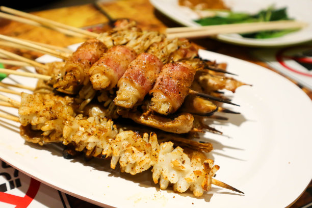 烤鱿鱼，烤猪肉和烤培根图片下载