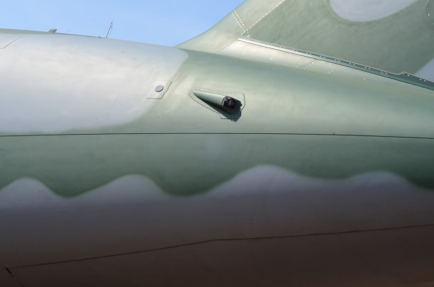 军用直升机伪装。军用飞机细节伪装。使用面板线和渐变颜色查看机身图片下载