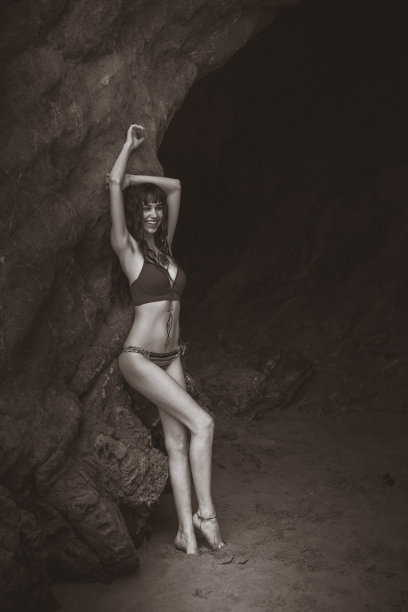 海滩比基尼美女图片下载