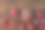 村里的桌子上放着一杯李子甜酒和李子浆果。平的。图片下载
