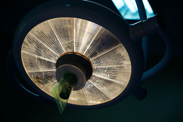 手术室的手术灯图片下载