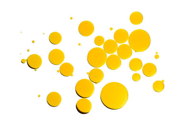 滴汽车油或泡橄榄黄色水果汁糖浆液体孤立在白色背景照片物体上图片下载