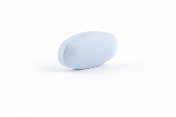 白色背景上的药丸图片下载