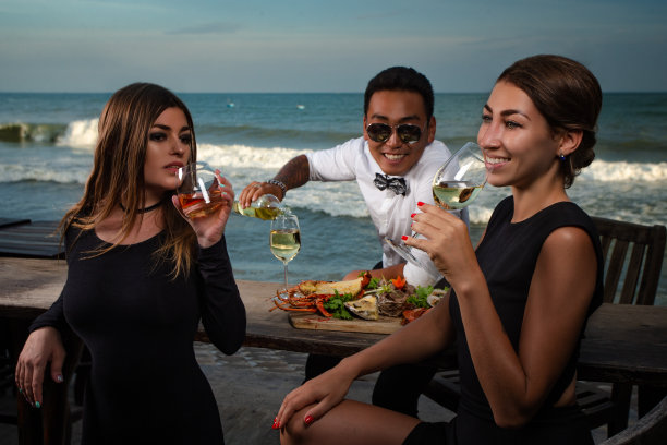 海鲜馆里的朋友图片下载