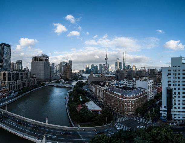 下午鸟瞰上海陆家嘴和黄浦江图片下载